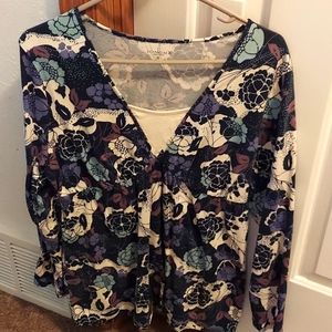 Sonoma women's long sleeve shirt. Size XL multi blue and white floral colors.